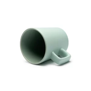 Taza de cerámica mate Stamina Galvan 1133, verde salvia, vista de la taza tumbada con el interior visible