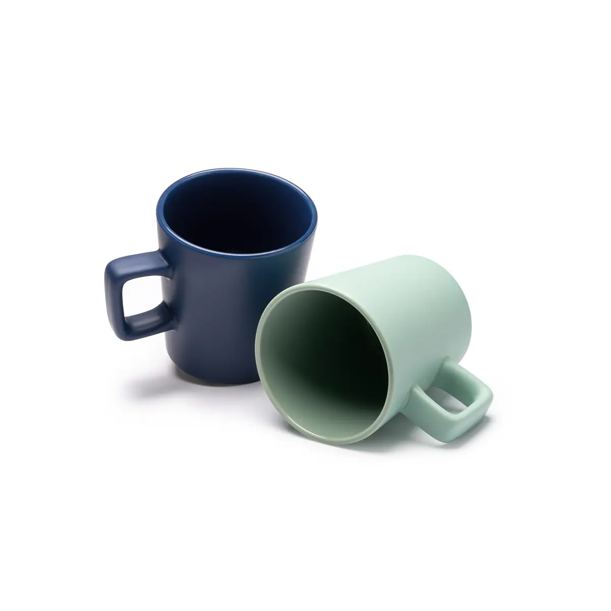 Taza de cerámica mate Stamina Galvan 1133 7 Taza de cerámica mate Stamina Galvan 1133, composición de tazas en azul profundo y verde salvia