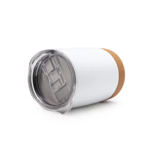 Vaso de acero reciclado Stamina Kilvex 1172, blanco, vista del vaso tumbado con la tapa colocada