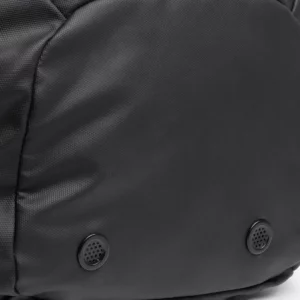 Bolso mochila Stamina Fantom 1201, negro, detalle del material y los orificios de ventilación