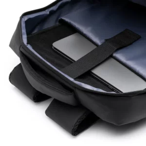 Mochila ejecutiva Stamina Dixon 1237, negro, detalle del bolsillo interior acolchado con un dispositivo como ejemplo de uso