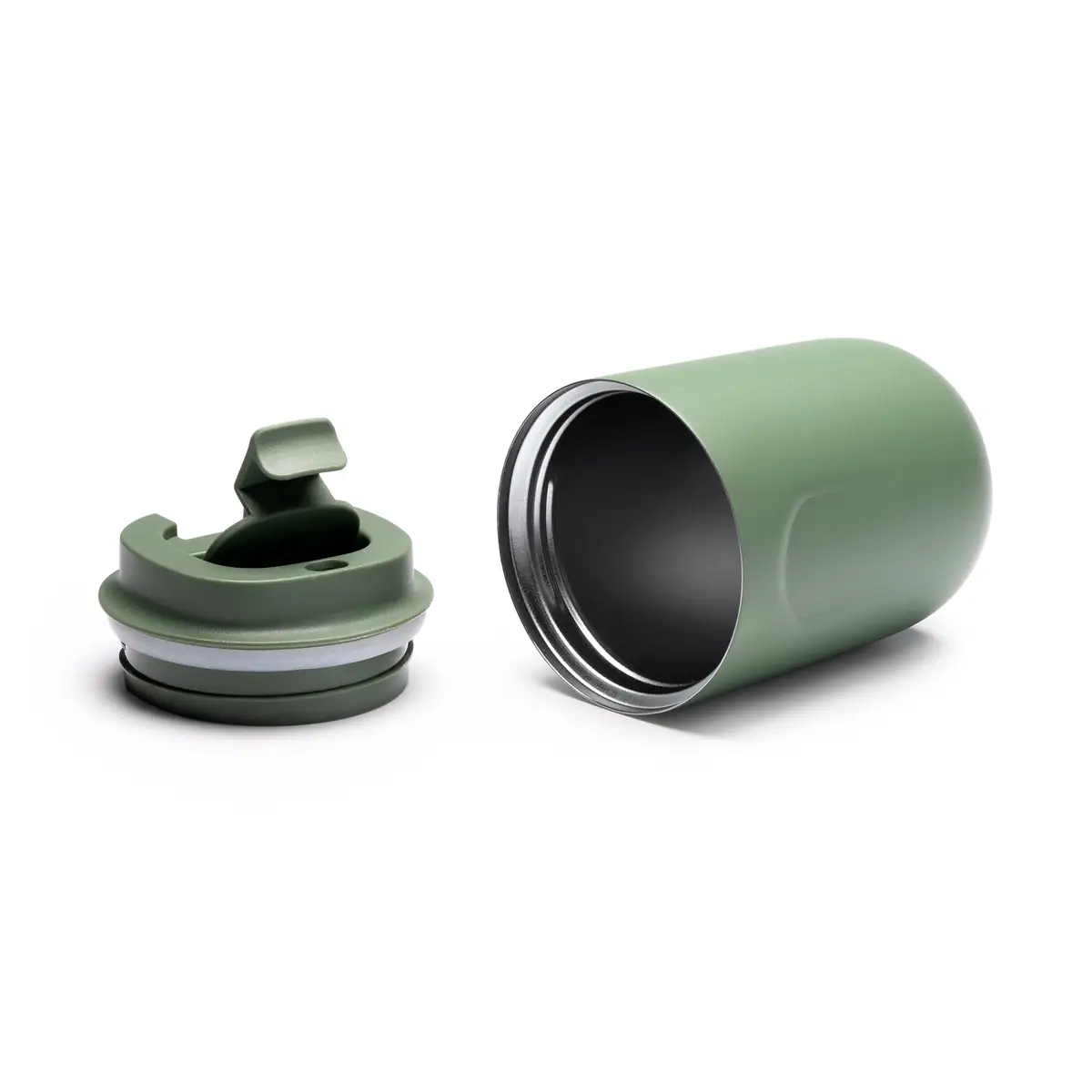 Vaso térmico Stamina Tanik 1241 7 Vaso térmico Stamina Tanik 1241, verde salvia, vista del vaso tumbado junto a la tapa