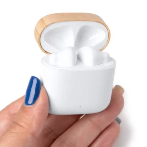 Auriculares con estuche Stamina Sauro 1296, blanco, estuche abierto sostenido en mano
