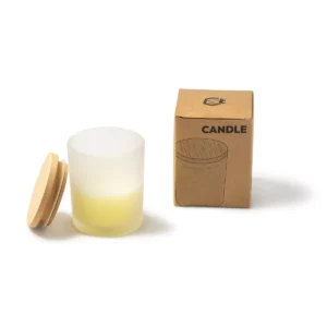 Vela aromática Stamina Vanila 1315, blanco, vista de la vela junto a la caja