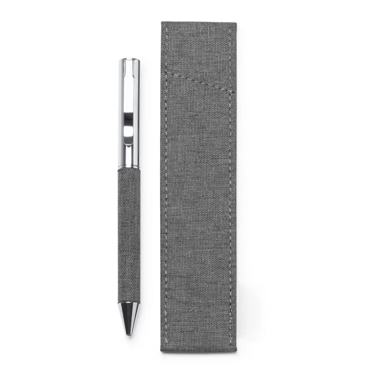 Bolígrafo con funda RPET Stamina Braman 1319 5 Bolígrafo Stamina Braman 1319, gris, vista frontal del bolígrafo y la funda incluida