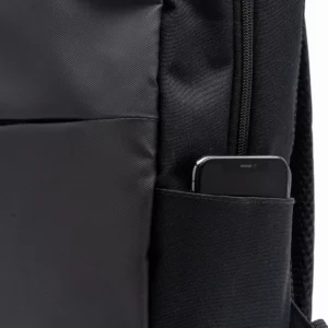 Mochila para portátil Stamina Grindel 1355, negro, detalle del bolsillo con un teléfono como ejemplo de uso
