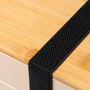 Fiambrera Stamina Janex 1361, beige, detalle de tapa de bambú y cinta