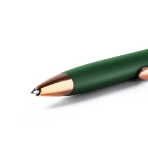 Bolígrafo metálico Stamina Perla 1489, verde oscuro, detalle de la punta y el acabado cobre