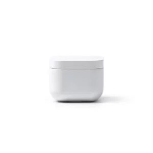 Vela aromática Stamina Trini 1528, blanco, vista frontal de la vela cerrada