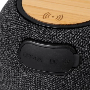 Altavoz inalámbrico Stamina Bandini 1543, negro, detalle de los controles y superficie de carga