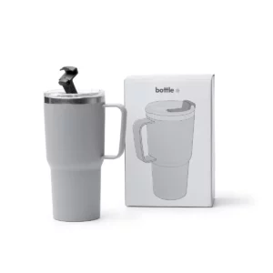 Taza con tapa Stamina Kencher 1589, gris, vista de la taza junto a su caja de diseño