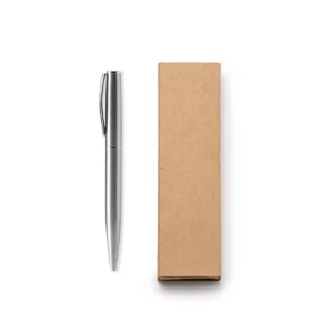 Bolígrafo de acero reciclado Stamina Lois 1612, plata, vista frontal del bolígrafo y la caja kraft