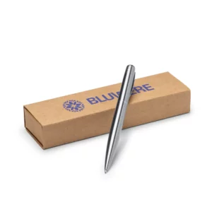 Bolígrafo de acero reciclado Stamina Lois 1612, plata, ejemplo de marcaje en la caja kraft junto al bolígrafo