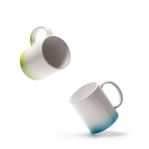 Taza con degradado Stamina Nevex 1615, composición de dos tazas en verde oasis y royal claro