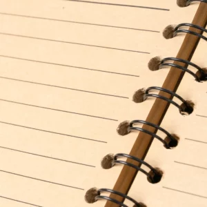 Libreta A5 Stamina Nusax 1627, crudo, detalle del papel rayado y la espiral doble