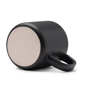 Taza compacta de cerámica Stamina Molis 1641, negro, detalle de la base de la taza