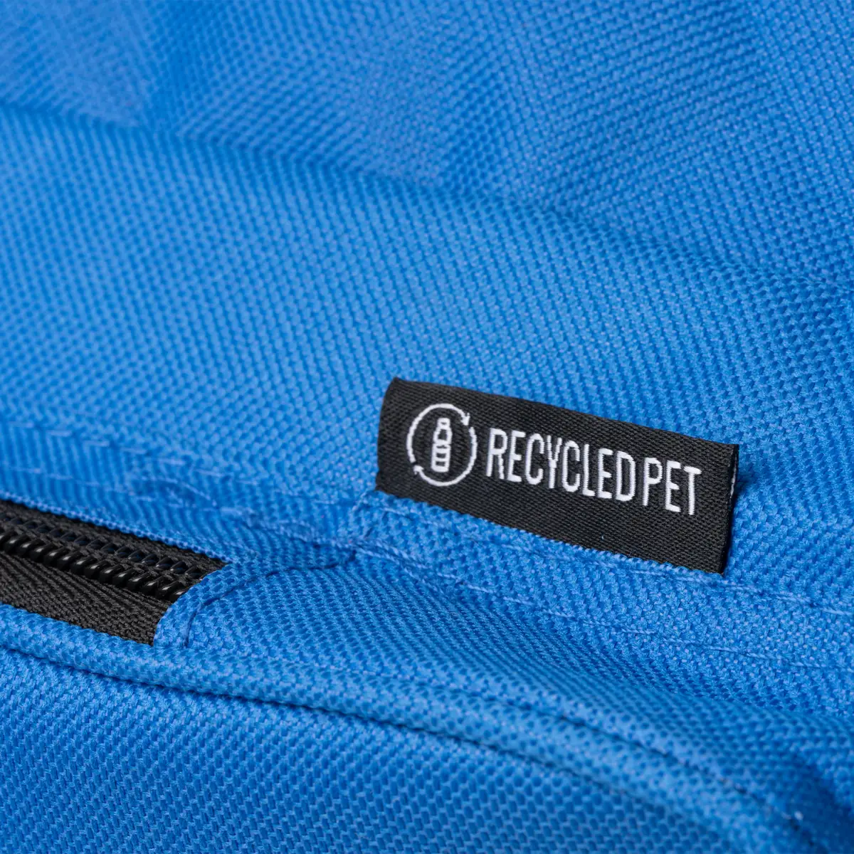 Mochila de RPET Stamina Hostik 1664 10 Mochila de RPET Stamina Hostik 1664, royal, detalle del tejido y la etiqueta de RPET