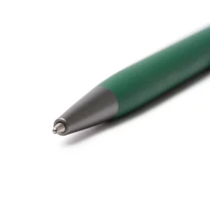 Bolígrafo de aluminio reciclado Stamina Tory 1671, verde helecho, detalle de la punta y la empuñadura