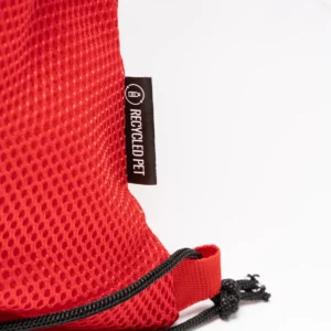 Mochila de cuerdas Stamina Milak 1681, rojo, detalle del bolsillo exterior, de la etiqueta y de la sujeción inferior