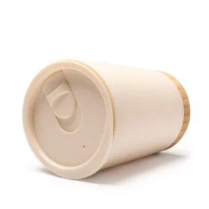 Vaso de doble pared Stamina Mirin 1686, beige, vista del vaso tumbado con el dosificador visible