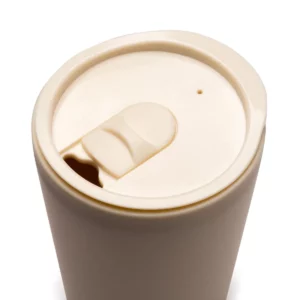 Vaso de doble pared Stamina Mirin 1686, beige, detalle superior de la tapa dosificadora