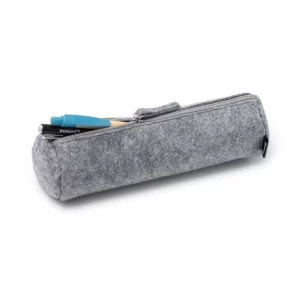 Estuche de fieltro Stamina Rayk 1740, gris, ejemplo del estuche abierto con útiles de escritura
