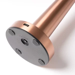 Lámpara LED táctil Stamina Reiki 1746, rosa dorado, detalle de la base y la conexión tipo C