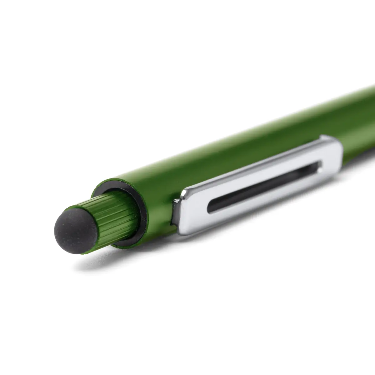 Bolígrafo con puntero Stamina Garet 1770 4 Bolígrafo con puntero Stamina Garet 1770, verde helecho, detalle del puntero táctil y el pulsador texturizado
