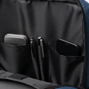 Mochila para portátil Stamina Bruson 1776, dénim vigoré, detalle de los bolsillos interiores con objetos como ejemplo de uso