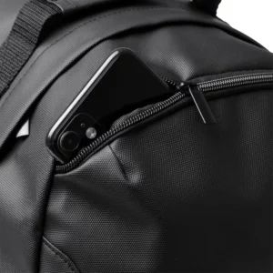 Mochila con cuerdas Stamina Kansas 1780, negro, detalle del bolsillo exterior con un teléfono como ejemplo de uso