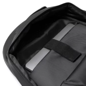 Mochila con cuerdas Stamina Kansas 1780, negro, detalle del compartimento interior con un dispositivo como ejemplo de uso