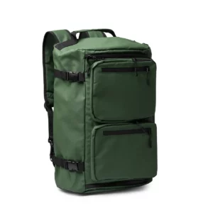 Bolso mochila Stamina Hobart 1783, verde oscuro, vista horizontal del bolso con su cinta de transporte