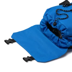 Mochila con solapa Stamina Solap 1784, royal, detalle de la apertura de la mochila y la solapa
