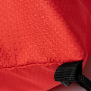 Mochila de cuerdas Stamina Creek 1785, rojo, detalle del tejido Ripstop y de la sujeción inferior