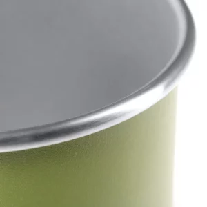Taza de acero reciclado Stamina Dunas 1798, verde oscuro, detalle del borde y del interior de la taza