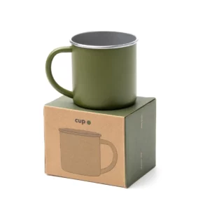 Taza de acero reciclado Stamina Dunas 1798, verde oscuro, vista de la taza sobre su caja de diseño