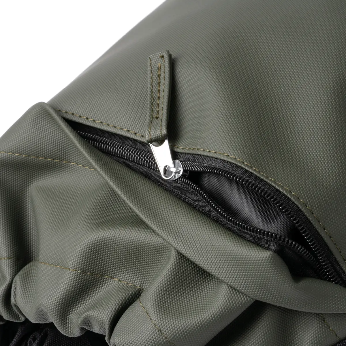 Pack 50 mochilas de cuerdas Stamina Empire 1808 6 Mochila de cuerdas Stamina Empire 1808, verde oscuro, detalle del bolsillo frontal con cremallera