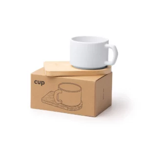 Set de taza y posavasos Stamina Geisa 1840, blanco, vista de la taza y del posavasos junto a su caja de diseño