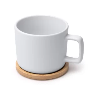 Taza con tapa de bambú Stamina Molok 1841, blanco, vista de la taza con la tapa utilizada como posavasos