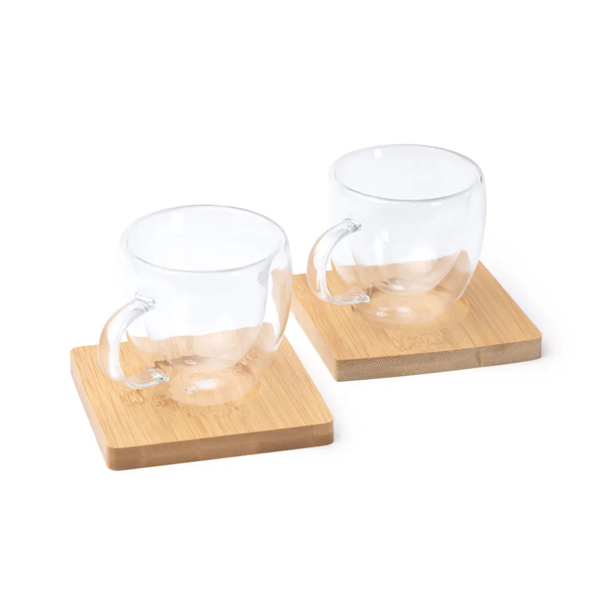 Set 2 tazas con posavasos Stamina Robus 1849 2 Set 2 tazas con posavasos Stamina Robus 1849, transparente, vista de las dos tazas sobre sus posavasos en perspectiva