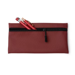 Estuche de PU Stamina Selvax 1854, rojo oscuro, ejemplo del estuche abierto con útiles de escritura
