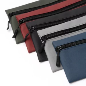 Estuche de PU Stamina Selvax 1854, detalle conjunto de las cremalleras y los colores
