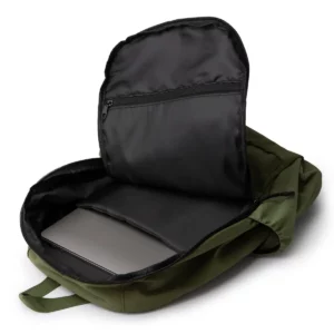 Mochila de nylon Stamina Vermont 1865, verde oscuro, detalle del interior con un portátil como ejemplo de uso
