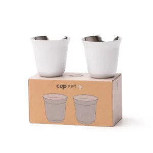 Set 2 vasos de café Stamina Boluto 1886, blanco, vista de los dos vasos sobre la caja de diseño