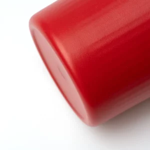 Vaso térmico Stamina Seward 1895, rojo, detalle del acabado ribeteado del cuerpo