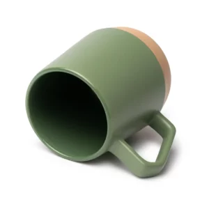 Taza de cerámica bicolor Stamina Tidak 2013, verde salvia, vista de la taza tumbada con el interior visible
