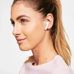 Auriculares con estuche Stamina Costen 3037, blanco, auricular puesto en una modelo