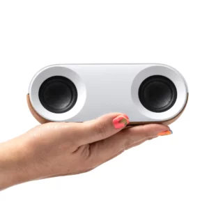Altavoz inalámbrico Stamina Mambo 3189, blanco, vista del altavoz en mano