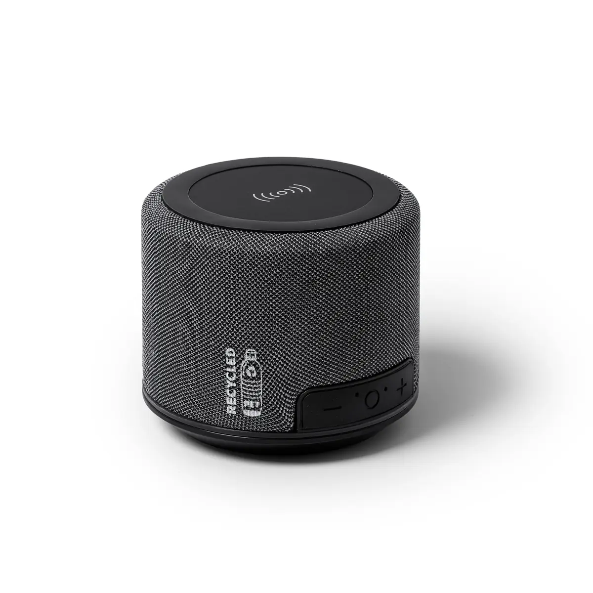 Altavoz con carga inalámbrica Stamina Tenor 3192 2 Altavoz con carga inalámbrica Stamina Tenor 3192, gris vigoré, vista de tres cuartos con superficie de carga