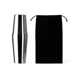 Set de cóctel Stamina Larius 3993, plata, vista de la coctelera junto a la bolsa de transporte